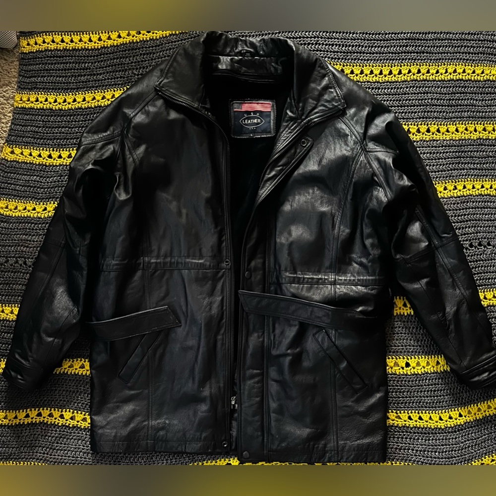 U.S.A mens leather jacket with removable hood and removable interior Size Large